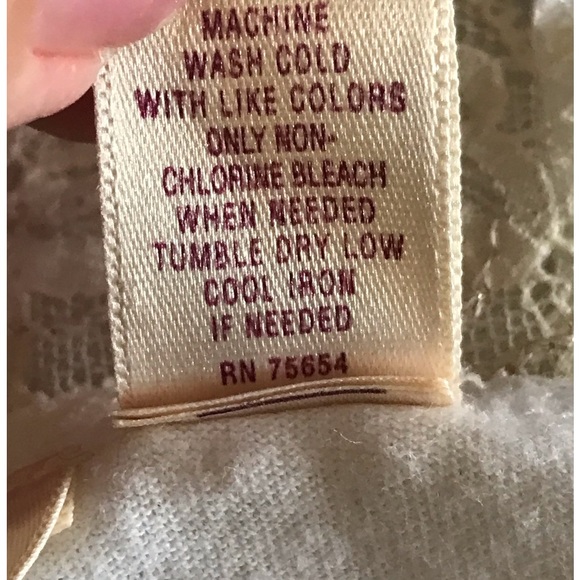 Abercrombie ,size M  , sleeveless woman’s top , adjustable straps - Picture 12 of 16